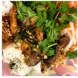 31.Rice Stick Noodle With Grilled Prawn & Onion Beef