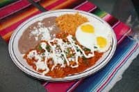 CHILAQUILES C/HUEVO Y FRIJOL